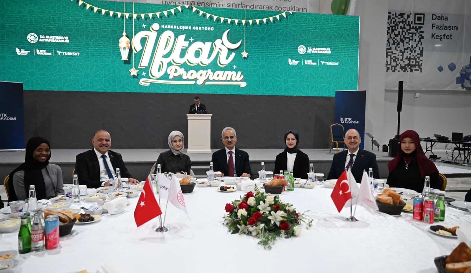 15 Yaşından Küçük Çocuklar Sosyal Paylaşım Sitelerinde Hesap Açamayacak