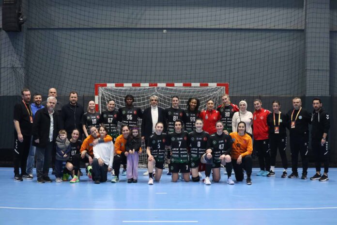 Bursa Büyükşehir Belediyespor Kadın Hentbol Takımı, Play-Off'ta Ortahisar'ı Geçerek Zirvedeki Yerini Korudu