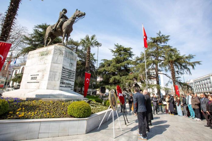 Bursa’da Dünya Tiyatro Günü, Tören ve Bildiri Okumalarıyla Anıldı