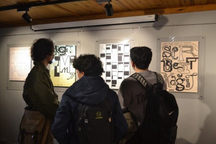 Anadolu Üniversitesi'nde '(TYPO) Hatalı Yazı' Tipografi Sergisi Ziyaretçilere Açıldı