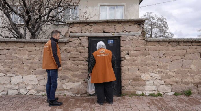 Konya Büyükşehir Belediyesi'nden Yaşlılara Yönelik Anlamlı Ziyaretler Gerçekleştirildi